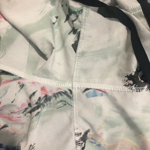 Lululemon pigment wave tracker shorts size 10 - Picture 5 of 7